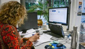 Μονιμότητα στο Δημόσιο: Πόσο «ισόβια» είναι τελικά η εργασία των κρατικών υπαλλήλων στην Ευρώπη και τις ΗΠΑ;