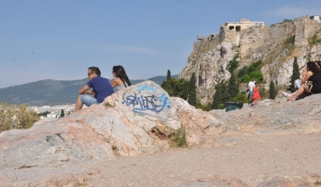 Βανδαλισμοί στην Πνύκα, στο Ηρώδειο και στο Θησείο