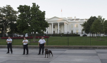 Συνάντηση στον Λευκό Οίκο με στόχο την αποκλιμάκωση της κρίσης γύρω από τη Γροιλανδία