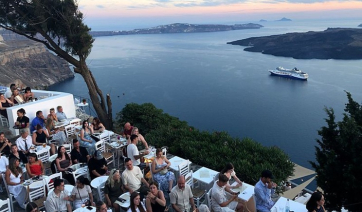 Έλληνες ξενοδόχοι προς κράτος: Δεν υπάρχει υπερτουρισμός, υπάρχει έλλειψη υποδομών (βίντεο)