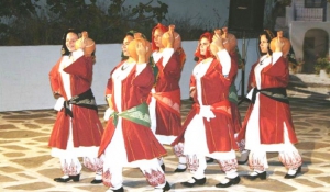 Νάουσα: 100 χορευτές, μουσικοί, έθιμα, δρώμενα, παραδοσιακός χορός