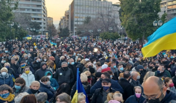 Μεγάλη συγκέντρωση στο Σύνταγμα κατά της ρωσικής εισβολής στην Ουκρανία