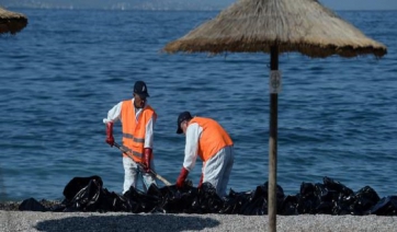 Σε ποιες ακτές της Αττικής απαγορεύεται το κολύμπι λόγω πετρελαιοκηλίδας