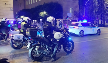 Καταδίωξη στο Χαλάνδρι: Ανήλικος γιος βουλευτή του ΠΑΣΟΚ οδηγούσε το όχημα - Με κουζινομάχαιρο ο 15χρονος συνοδηγός