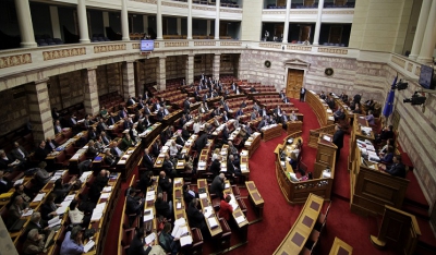 Υπερψηφίστηκε τα ξημερώματα το νομοσχέδιο για την ανθρωπιστική κρίση