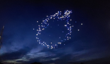 Πάρος: Εντυπωσιακό show με Drones στο νυχτερινό ουρανό της Νάουσας μαγνήτισε τα βλέμματα! (Βίντεο)