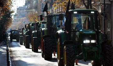 Οι αγρότες κλείνουν παρακαμπτήριους την Παρασκευή, ανοίγουν διόδια το Σαββατοκύριακο και «ελευθερώνουν» τις Εθνικές από Τρίτη για τις γιορτές (Βίντεο)