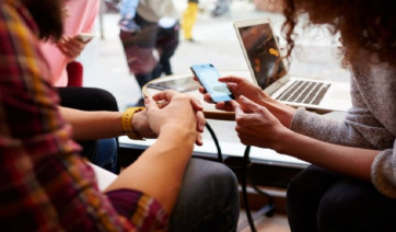Με αυτά τα apps «κατασκοπεύεις» το κινητό συντρόφων -Βλέπεις μηνύματα, Facebook, μέχρι και τοποθεσία