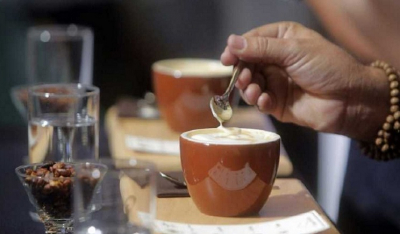 Πρόεδρος εστιατόρων: Μείωση τζίρου 50% στα καφέ και 90% στα εστιατόρια