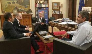 Συνάντηση εργασίας του Περιφερειάρχη με εκπροσώπους φορέων, για τον συντονισμό των ενεργειών σχετικά με την κατάργηση των μειωμένων συντελεστών ΦΠΑ σε πέντε νησιά του Νοτίου Αιγαίου