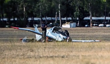 Δύο τραυματίες από πτώση εκπαιδευτικού αεροσκάφους της Πολεμικής Αεροπορίας στο Τατόϊ
