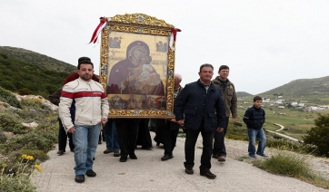 Κατάνυξη και λαμπρότητα στην εορτή της Ζωοδόχου Πηγής στην Ι.Μ. Λογγοβάρδας