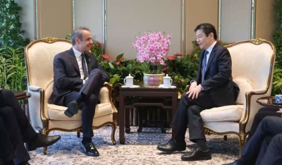 Συνάντηση Μητσοτάκη με τον πρωθυπουργό της Σιγκαπούρης - Διμερείς σχέσεις, ναυτιλία και εξαγωγές στο επίκεντρο (βίντεο)