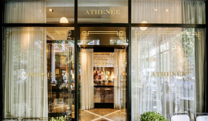 Το Zonar&#039;s άλλαξε όνομα μετά από 80 χρόνια - Το κατάστημα μετονομάστηκε σε Athénée.