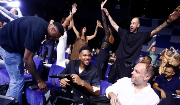 Στα μπουζούκια η εθνική μπάσκετ για το χάλκινο: Το συρτάκι του Αντετοκούνμπο, το τραγούδι του Λαρεντζάκη και το «που &#039;σαι Θανάση»