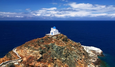 Η Σίφνος «ταξιδεύει» στον κόσμο μέσω της εκπομπής «A Greek Odyssey with Bettany Hughes»
