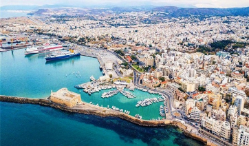 Ηράκλειο: Υπναράς οδηγός εγκλώβισε το…μισό πλοίο - Φυγαδεύτηκε από το πλήρωμα