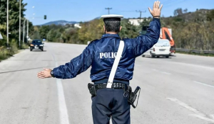 Δεκαπενταύγουστος: Αυξημένα μέτρα τροχαίας σε όλη την επικράτεια και απαγόρευση κυκλοφορίας φορτηγών άνω των 3,5 τόνων