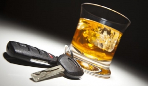 Συλλήψεις σε Μύκονο και Σαντορίνη για πλαστογραφία και οδήγηση υπό την επήρεια αλκοόλ