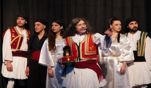 Το Θέατρο Αυλαία υποδέχεται την παράσταση “Εις Θάνατον“