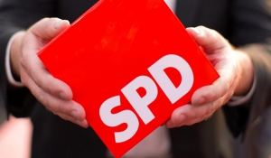 Γερμανός πολιτικός (SPD): Η Ελλάδα σύντομα θα σταθεί στα πόδια της