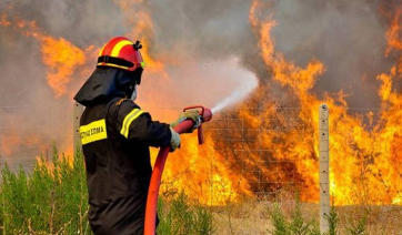 Πυρκαγιά στη Σέριφο - Μεταβαίνουν πυροσβέστες από την Πάρο