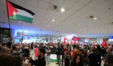 Στην Αθήνα έφτασαν οι 27 Έλληνες ακτιβιστές για τη Γάζα – Μαζί τους και η Γκρέτα Τούνμπεργκ, δείτε φωτογραφίες και βίντεο