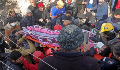 Σεισμός στην Τουρκία: Έσωσαν έξι μέλη οικογένειας μετά από 102 ώρες στα χαλάσματα του Χατάι