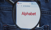 «Καλπάζει» η Alphabet -Η μητρική της Google στο «κλαμπ των τρισεκατομμυριούχων»