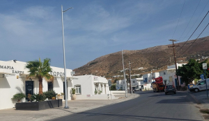 Πάρος: Άλλαξε η νυχτερινή εικόνα του Περιφερειακού Παροικίας! – Άπλετο φως από τις κολώνες ηλεκτροφωτισμού