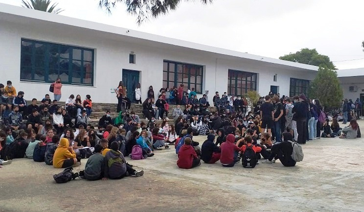 Λ.Σ Πάρου - Σύμπτυξη τμημάτων σε σχολεία της Πάρου: Αιτούμαστε την σύγκληση Δημοτικού Συμβουλίου δια ζώσης στην αίθουσα του ΕΠΑΛ