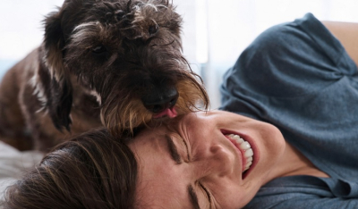 Πόσο ασφαλές είναι να σας γλείφει ο σκύλος σας στο πρόσωπο