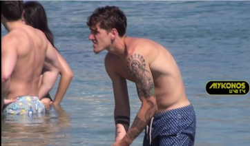 Στη Μύκoνο Ζανιόλο και Σαμπάνης (βίντεο)