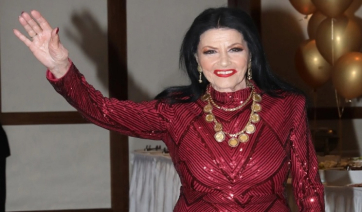 Ζωζώ Σαπουντζάκη: Δείτε φωτογραφίες από το πάρτι για τα 90α γενέθλιά της