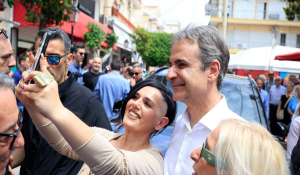 Μητσοτάκης από Μέγαρα: Οι εκλογές θα γίνουν το 2027, οι φωνές του λαϊκισμού πάντα καραδοκούν
