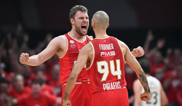 Με MVP τον Βεζένκοφ ο Ολυμπιακός 84-72 την Ρεάλ στο ΣΕΦ και δύο νίκες μακριά από το Final-4 (Βίντεο)