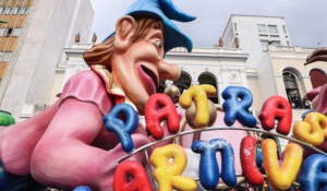 Η ΑΑΔΕ ντύνεται αποκριάτικα και πηγαίνει στα καρναβάλια για την πάταξη της φοροδιαφυγής (βίντεο)