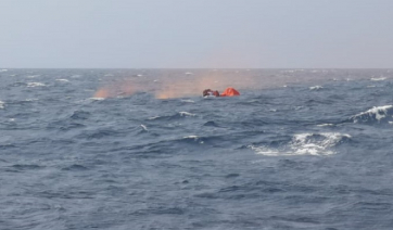 Mήλος – Ναυάγιο: Συγκλονιστικές εικόνες και βίντεο της επιχείρησης διάσωσης των ναυαγών από το πλοίο Sea Jet 2!