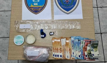 Σύλληψη αλλοδαπών για παράβαση του νόμου περί εξαρτησιογόνων ουσιών από στελέχη του Κεντρικού Λιμεναρχείου Πειραιά