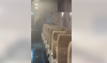 Χάος στο πλοίο «Νήσος Σάμος» - Ρομά άναψαν τσιγάρο και αμέσως ενεργοποιήθηκε το σύστημα πυρόσβεσης (βίντεο)