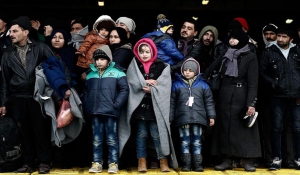 Χιλιάδες πρόσφυγες εγκλωβισμένοι σε Πειραιά και Ειδομένη