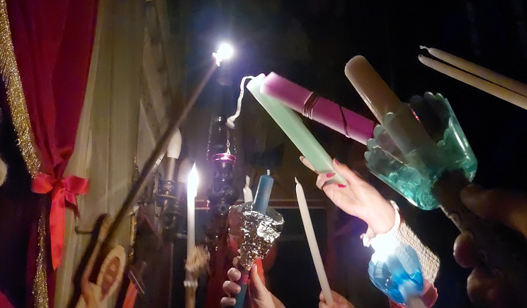 Πάρος: Χριστός Ανέστη στον Ι.Ν. Παντάνασσας στη Νάουσα και στην Αγία Τριάδα Λευκών - Πυροτεχνήματα και αγκαλιές αγάπης σε γιορτινό κλίμα (Βίντεο)