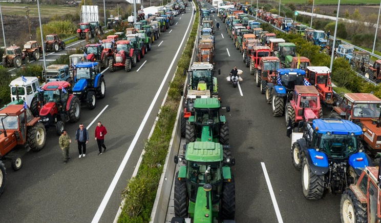Γολγοθάς η επιστροφή των εκδρομέων: 10 ώρες το ταξίδι Θεσσαλονίκη - Αθήνα, μποτιλιάρισμα χιλιομέτρων στο Μαρτίνο