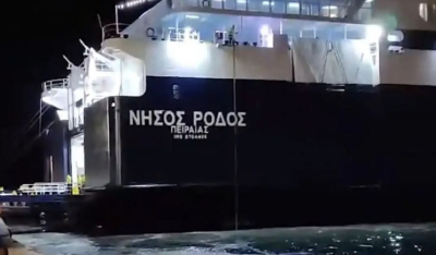 Καιρός – Κακοκαιρία στη Χίο: Θυελλώδεις άνεμοι παρέσυραν πλοίο στο λιμάνι, έσπασαν οι κάβοι (Βίντεο)