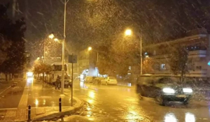 Χιόνια και ισχυρούς ανέμους έφερε στην Πτολεμαΐδα η κακοκαιρία Bettina