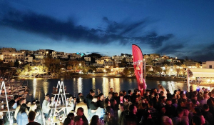 Πάρος: Και τα γλέντια καλά κρατούν! – Μετά το λιμανάκι της Νάουσας, το Πίσω Λιβάδι πήρε τη… σκυτάλη τη Δευτέρα του Πάσχα (Βίντεο)