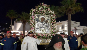 Πάρος: Λιτάνευση της Ιερής και Θαυματουργής Εικόνας της Παναγίας Εκατονταπυλιανή