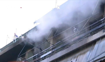 Τραγωδία στον Κολωνό: Νεκροί ένας άνδρας και μια γυναίκα μετά από φωτιά σε πολυκατοικία (βίντεο)