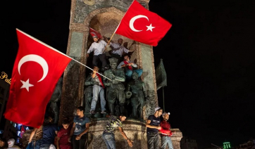 Τουρκία: Απόστρατοι στρατιωτικοί καταδικάστηκαν σε ισόβια για την απόπειρα πραξικοπήματος το 2016