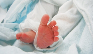 22χρονη αλλοδαπή γέννησε αγοράκι στο Κέντρο Υγείας Πάρου - Ευχαριστήριο Πρόεδρου του Δ.Σ